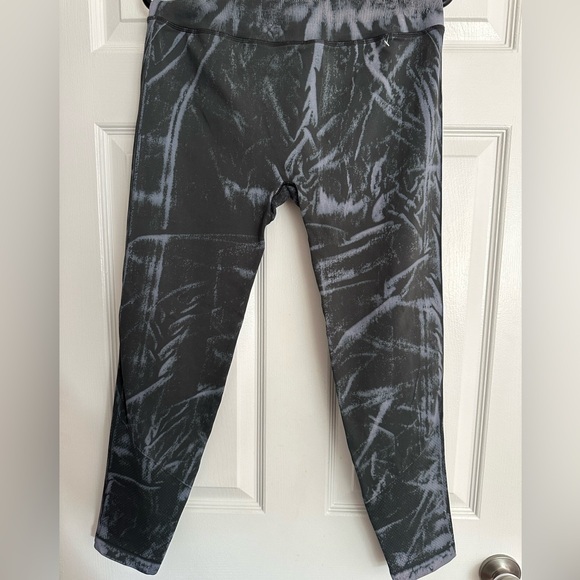 Lululemon Ebb To Street Tight *Wash Stone Wash
Graphite Grey Leggings size 12 - Picture 7 of 15